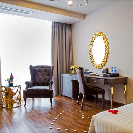 Cicilia City Hotel Saigon Center Хошимин Екстериор снимка