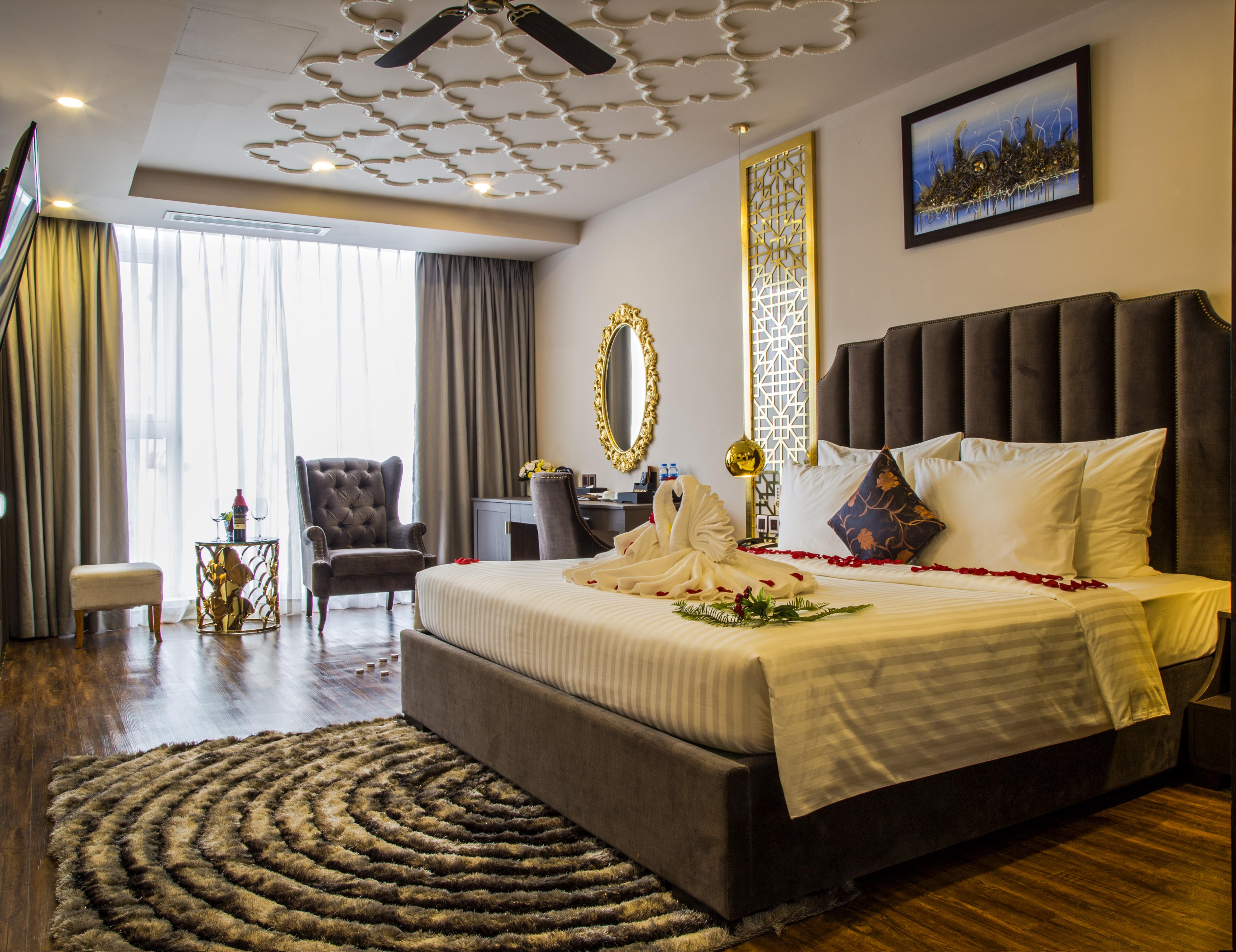 Cicilia City Hotel Saigon Center Хошимин Екстериор снимка