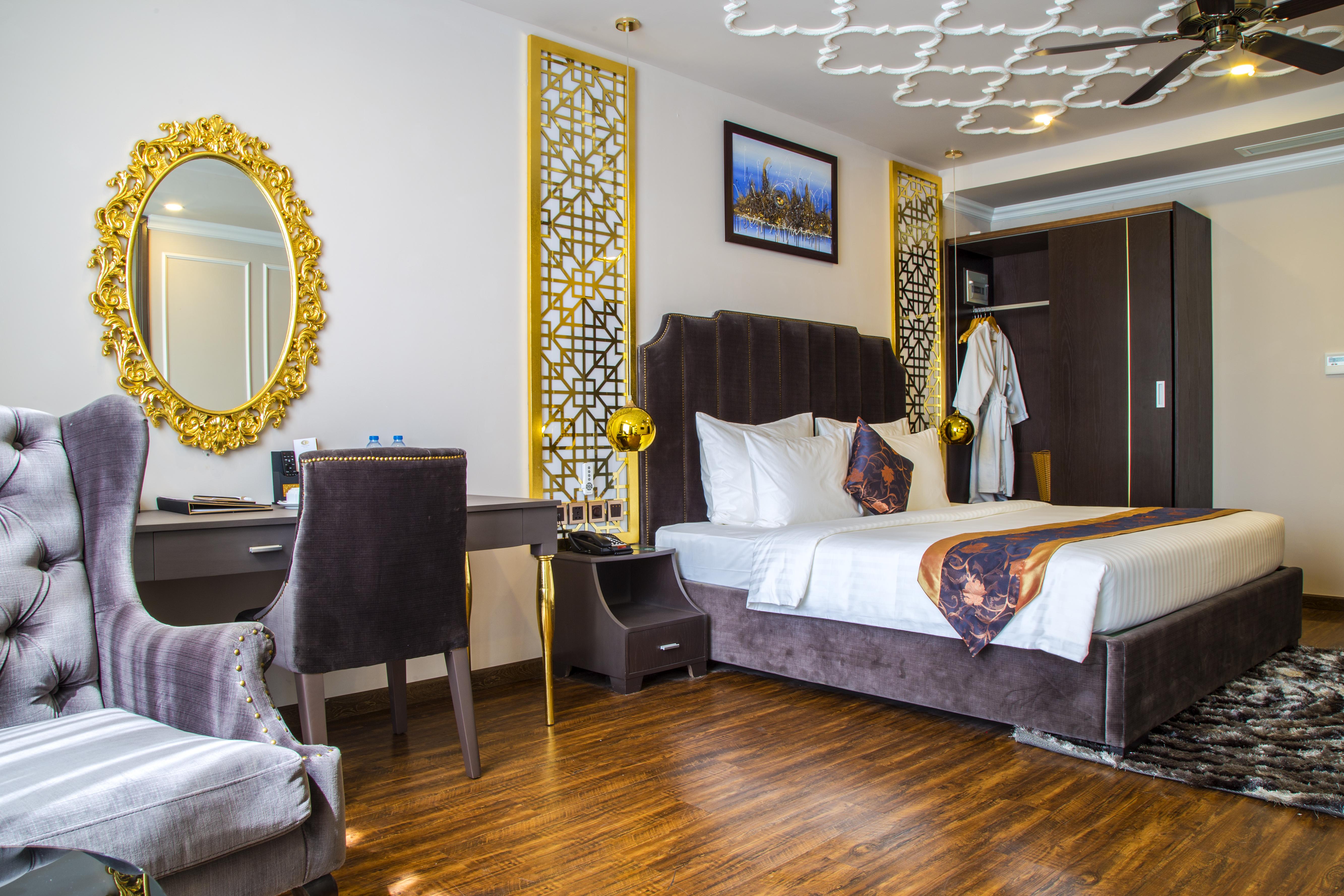 Cicilia City Hotel Saigon Center Хошимин Екстериор снимка