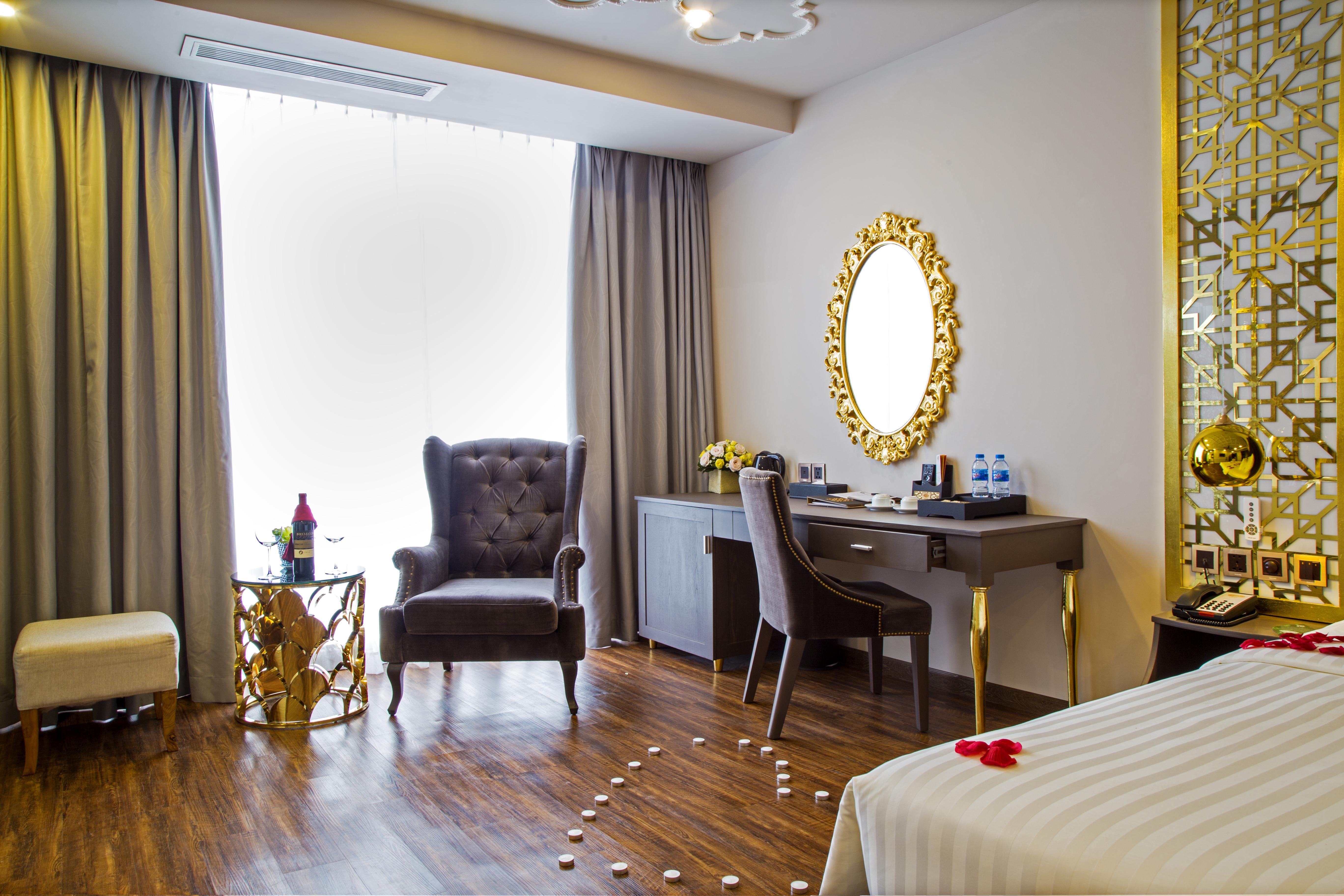 Cicilia City Hotel Saigon Center Хошимин Екстериор снимка