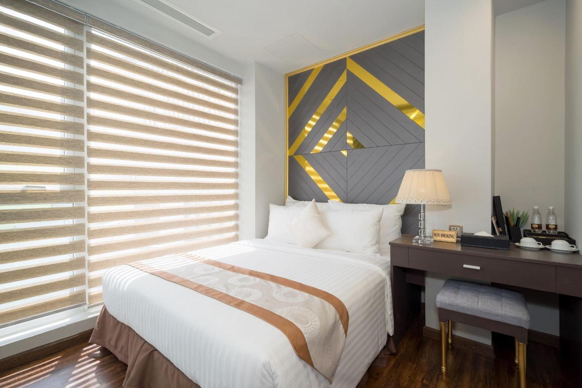 Cicilia City Hotel Saigon Center Хошимин Екстериор снимка