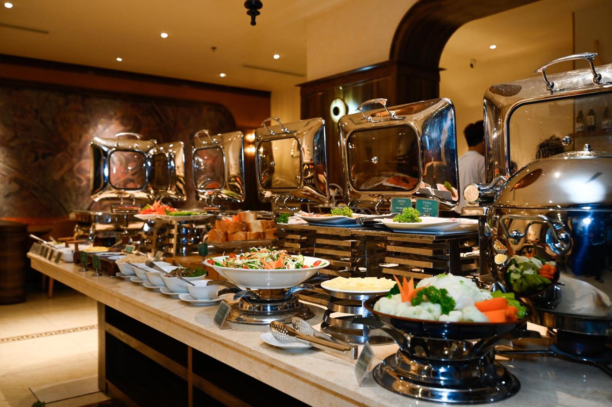 Cicilia City Hotel Saigon Center Хошимин Екстериор снимка