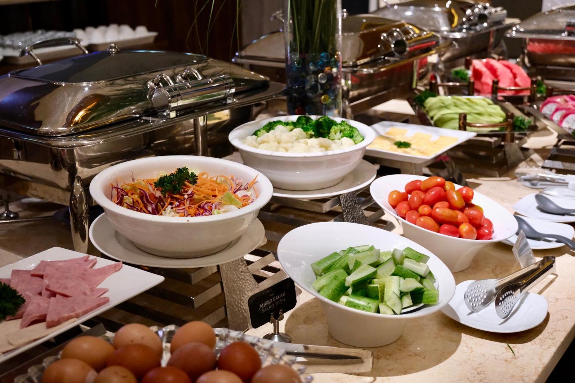 Cicilia City Hotel Saigon Center Хошимин Екстериор снимка
